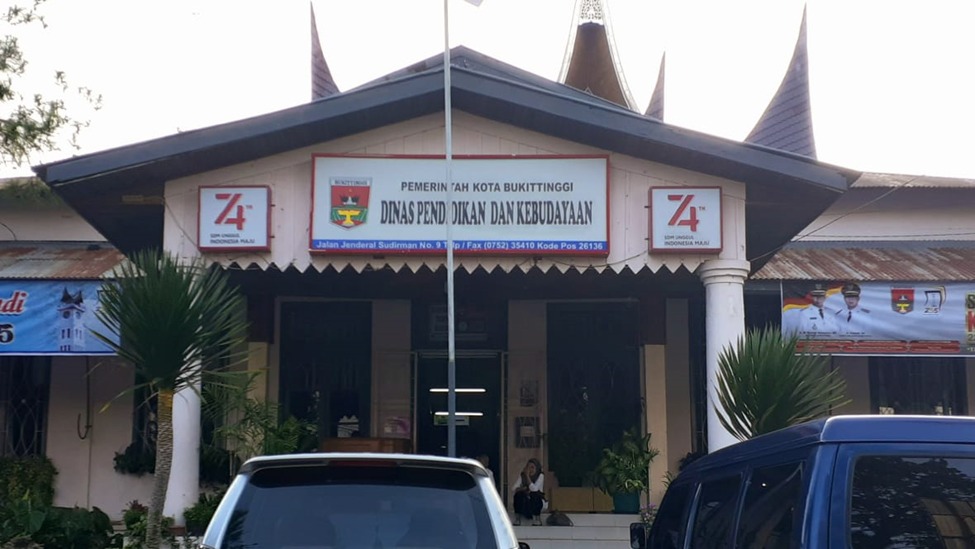 Kantor Dinas Pendidikan dan Kebudayaan Bukittinggi Jl. Sudirman No. 9 Bukittinggi Sumatera Barat